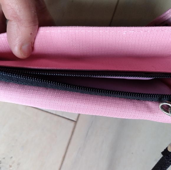 Roots Crossbody Wallet - Picture 7 of 7